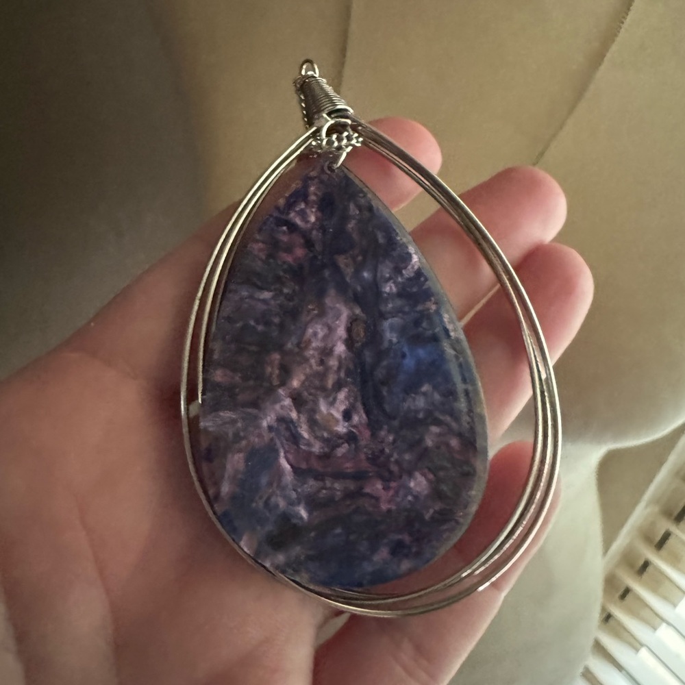 Elegant Silver and Purple Pendant Necklace